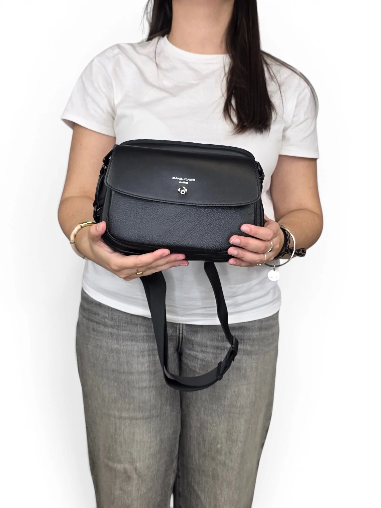David Jones CM8200 Noir - Tenu en main